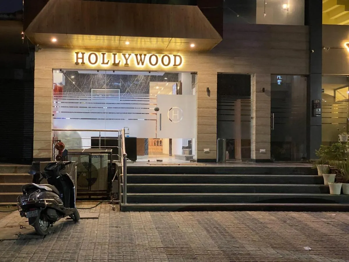Hotel Hollywood - A Unit Of Sidham Group Of Hotels Zirakpur 3*,  인도