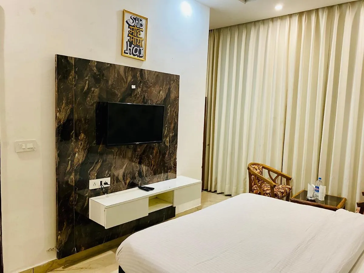 Hotel Hollywood - A Unit Of Sidham Group Of Hotels Zirakpur