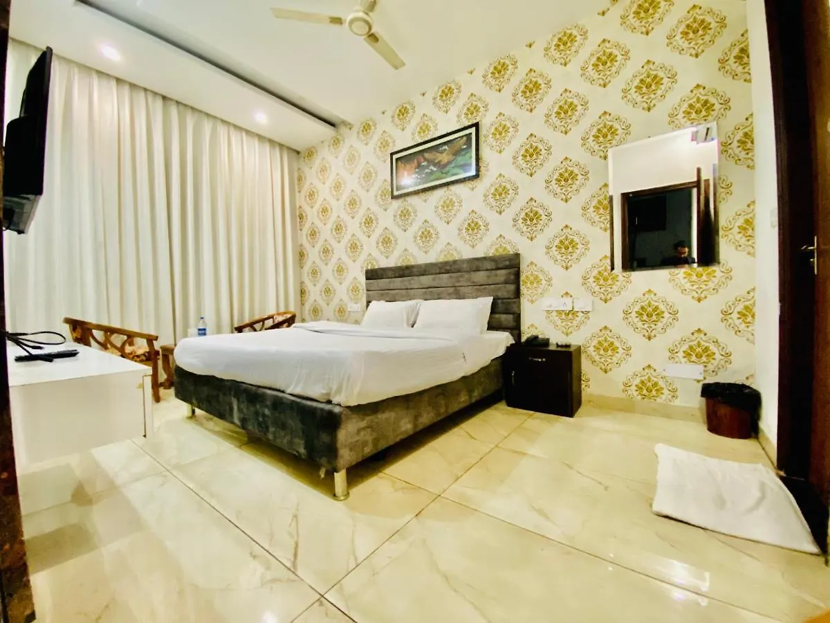 Hotel Hollywood - A Unit Of Sidham Group Of Hotels Zirakpur